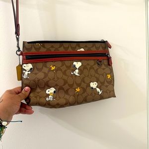 Coach Wristlet peanut’s collection